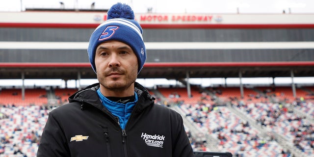 Kyle Larson, driver of the #5 HendrickCars.com Chevrolet, looks on during qualifying for the NASCAR Cup Series Food City Dirt Race on Dirt at Bristol Motor Speedway on April 08, 2023 in Bristol, Tennessee.