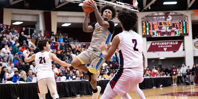 Mikey Williams of San Ysidro shoots during the Hoophall Classic high school basketball game between Christopher Columbus and San Ysidro at Blake Arena in Springfield, Mass., on Jan. 14, 2023.