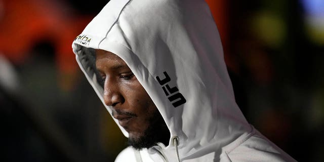 Karl Roberson prepares to fight Khalil Rountree Jr. in their light heavyweight fight during the UFC Fight Night event at UFC APEX on March 12, 2022 in Las Vegas, Nevada.