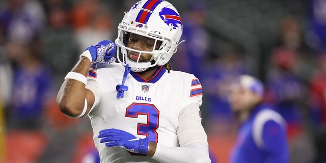 Buffalo Bills safety Damar Hamlin (3) warms up prior to the game with the Buffalo Bills and the Cincinnati Bengals on January 2, 2023, at Paycor Stadium in Cincinnati, OH.