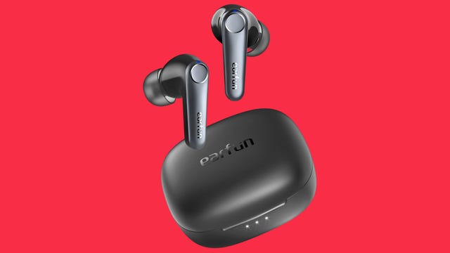 The Earfun Pro 3 include a wireless charging case