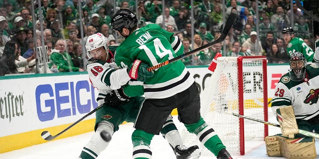 Jared Spurgeon takes a hit from Jamie Benn