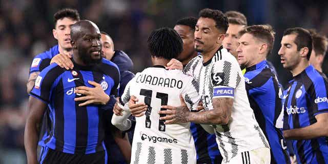 Inter Milans Romelu Lukaku, left, and Juventus Juan Cuadrado argue following the Italian cup semi-final first leg soccer match at the Allianz Stadium, in Turin, Italy, on April 4, 2023. 