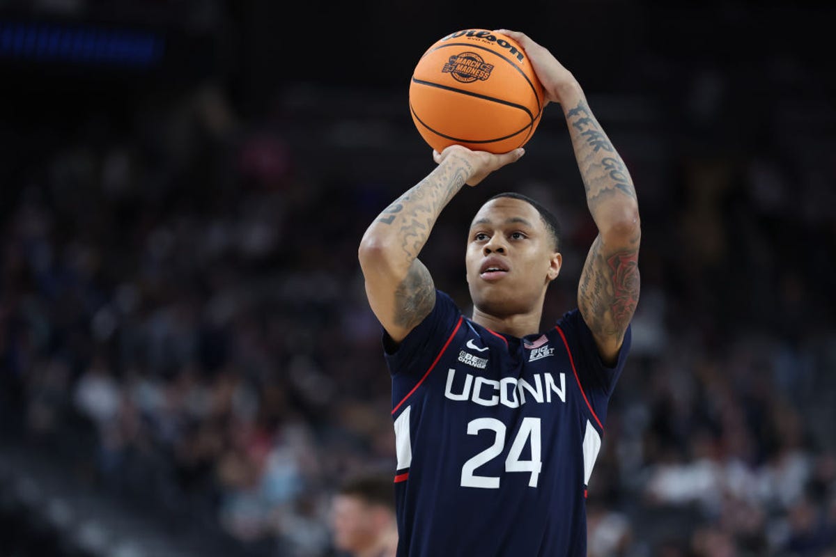 Jordan Hawkins of the UConn Huskies prepares to shoot the ball